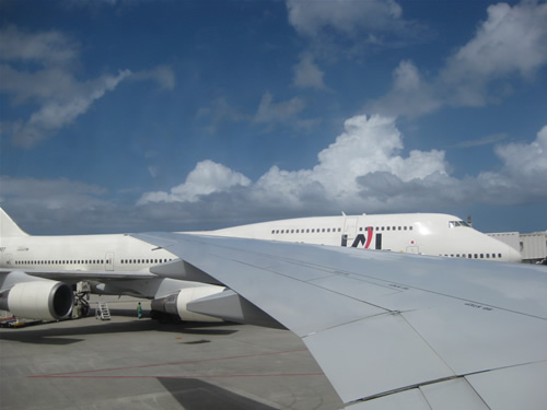 セントレア（中部国際空港）から約2時間で沖縄那覇空港に到着。